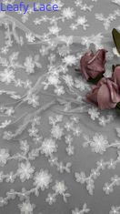 Color blanco floral 3D bordado con láser 3d Tejido rosa por el patio Tejido de ancho completo para mujeres vestido