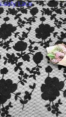 Patrón floral con cordón negro con malla bordada de encaje de tela de 129 cm de ancho para vestidos de novia