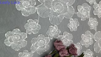 Tejido de encaje bordado de estilo vintage 3D Floral Blanco Tulle encaje para proyectos de boda de novia
