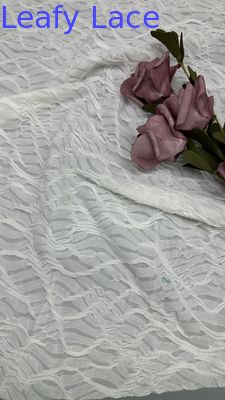 Tejido de malla de encaje de rejilla blanca de punto de lujo para vestidos de fiesta de verano