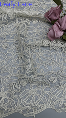 Tejido de encaje de Chantilly francés 100% de poliéster para prendas de vestir vestidos huecos vestidos de novia de color blanco