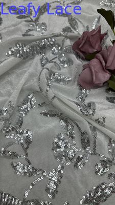 Encaje de lentejuelas con hojas y elegancia dispersa se encuentra con lentejuelas sutiles y brillantes, un bordado textural para vestidos de alta costura personalizados