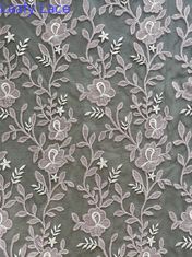 Tela floral del bordado de Applique