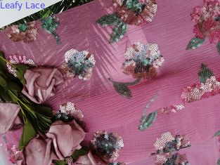 El 100% de seda todo sobre tela floral bordada coloreada de la lentejuela