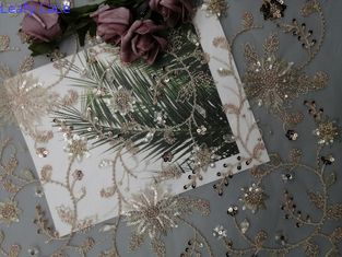 El partido floral rosado de la lentejuela goteó la tela del bordado para el vestido de boda