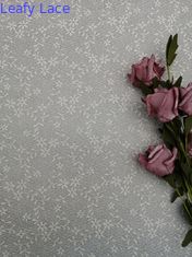 Los pequeños licenciados florales de marfil 100% del poliéster de la tela del ajuste atan la tela