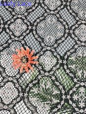 El bordado soluble en agua coloreó la tela química floral del cordón