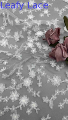 Color blanco floral 3D bordado con láser 3d Tejido rosa por el patio Tejido de ancho completo para mujeres vestido
