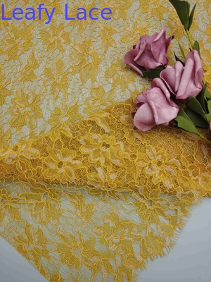 Soft Handfeel de alta calidad patrón floral dorado tejido de encaje metálico con pestañas con cara de mujer vestido de moda