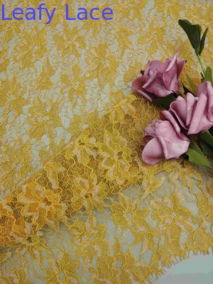 Soft Handfeel de alta calidad patrón floral dorado tejido de encaje metálico con pestañas con cara de mujer vestido de moda