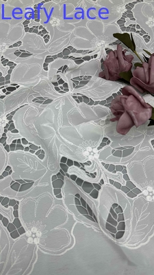 Blanco algodón láser fuera floral bordado algodón cordado tela de encaje por el patio para el vestido de la mujer de moda