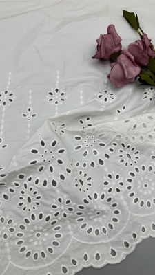 Blanco 100% de algodón láser floral bordado tejido de algodón por el patio para el vestido de moda de las mujeres