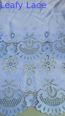 Tejido de bordado de corte por láser azul claro Poly Grpund Tejido bordado de eyelet para marcas de ropa