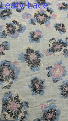 Tejido de bordado de ancho completo con patrones florales coloridos con cuentas en tejido de tierra 100% radiante para vestido de noche de moda
