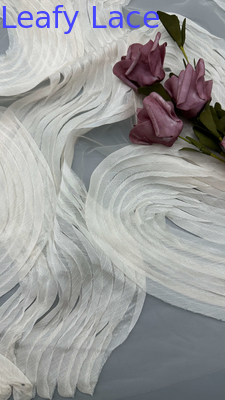 Tejido de lujo con plieges blancos duraderos y elegantes Tejido de bordado con plieges lujosos Oportunidades de bodas y cumpleaños Alta calidad