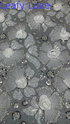 Tejido de encaje con bordado de perlas Tejido de malla de encaje de peluche Floral Elegante Tejido de encaje de peluche Tejido de ocasión de lujo