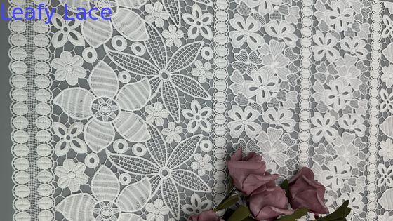 Tejido de encaje floral blanco bordado Tejido de eyelet suave y elegante para hacer vestidos