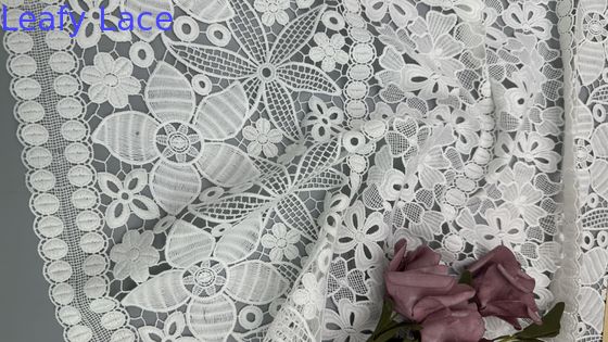 Tejido de encaje floral blanco bordado Tejido de eyelet suave y elegante para hacer vestidos