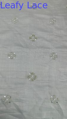 Tejido de malla de túle de hoja de encaje Tejido de lentejuela metálica Nueva colección para prendas de vestir Diseño de vestimenta de noche