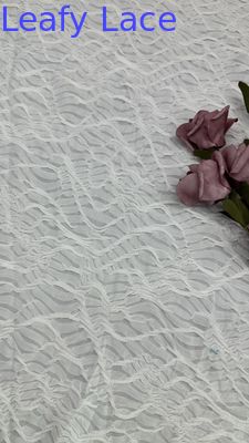 Tejido de malla de encaje de rejilla blanca de punto de lujo para vestidos de fiesta de verano
