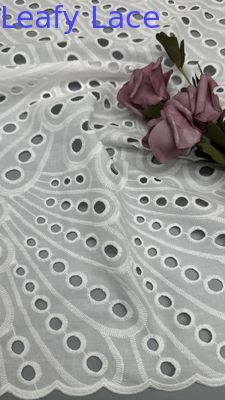 Tejido de encaje de Chantilly francés de color blanco hueco para prendas de vestir vestidos de novia