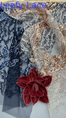 Patrones florales barrocos de encaje bordado con lentejuelas de inspiración vintage para vestidos formales regios y románticos