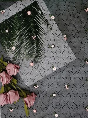 La tela bordada floral de Tulle de 49 pulgadas AZO libera