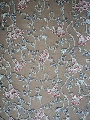 La hembra viste la tela bordada floral del cordón para señora Garment