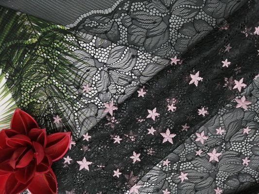 El modelo de estrella rosado bordó la tela neta del cordón para señora Garment