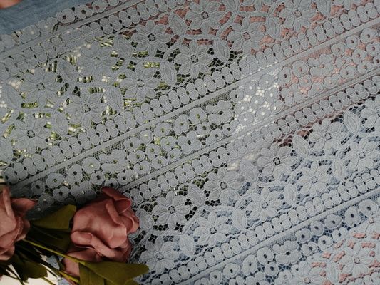 Tela floral azul del cordón del algodón 3D del 145CM para los artículos del lecho