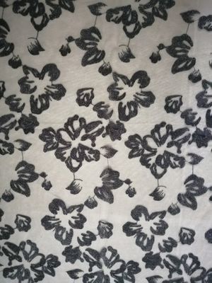 La tela floral atada delicada negra del cordón 3D bordó la tela nupcial