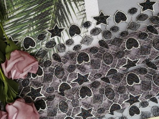 Tela coloreada metálica del bordado de Lurex de la forma de la estrella para el vestido de la niña