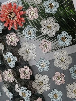 Tela bordada floral del cordón de la lentejuela