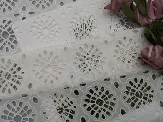 Ojeteador Mesh Laser Cutting Cotton Fabric para el vestido femenino
