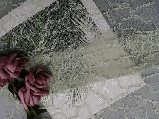 Tela del cordón de Mesh French Chantilly Decorative Geometric del bordado