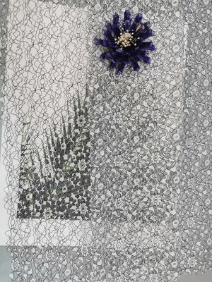 Ajuste negro blanco del cordón del nilón del poliéster de dos Tone Lace Fabric Tulle Embroidery