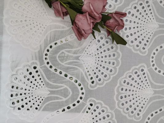 Algodón nupcial blanco 100% de Shell Pattern Embroidered Eyelet Fabric del cordón