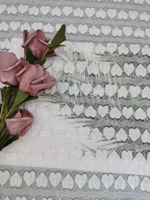 Tela mecánica linear del vestido de noche de la tela del encaje elástico del corazón blanco