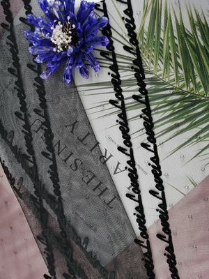 La letra negra Tulle de la materia textil casera se reunió a Mesh Fabric