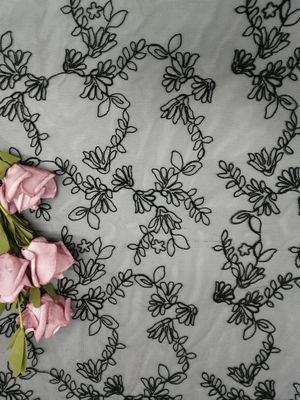 Bordado atado de la flor negra por todo la malla de Tulle de la plata de la tela del cordón
