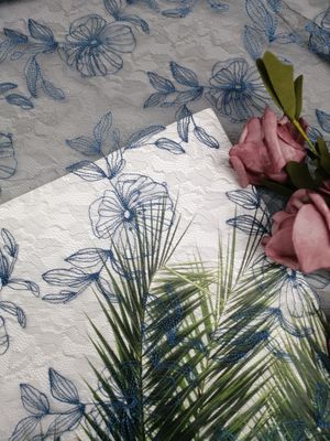 La gasa azul bordó la malla floral de Tulle de la tela del cordón