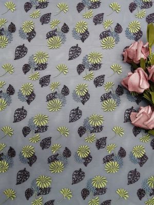 Bordado coloreado tela floral Tulle metálica de la gasa del cordón 3D del 125CM
