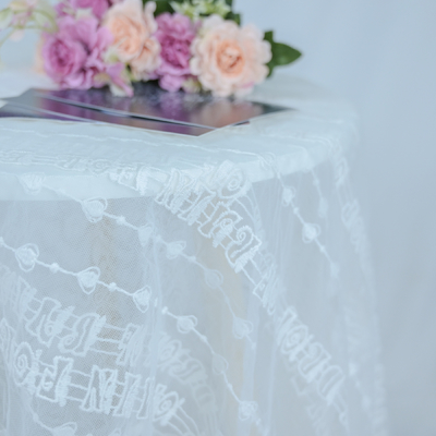 Anchura blanca de Tulle Mesh Embroidery Wedding Dress Fabric el 125cm
