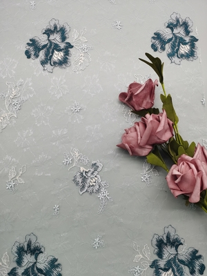 Señora coloreada Garment de Mesh Embroidered Lace Fabric For