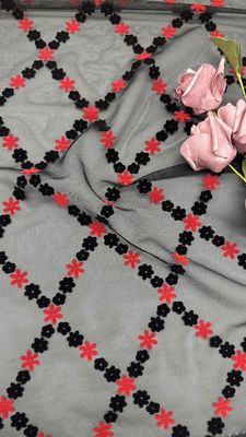 Pequeña Flor Rosa y Encaje de Malla Afelpada Negra Calidad Personalizada para Vestido de Gala